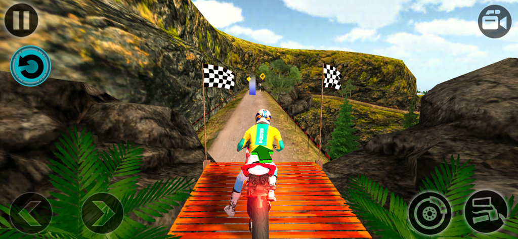 Wheelie Offroad Moto 3D Stunts - Un piloto de moto de cross cruzando un puente de madera en una pista de montaña todoterreno