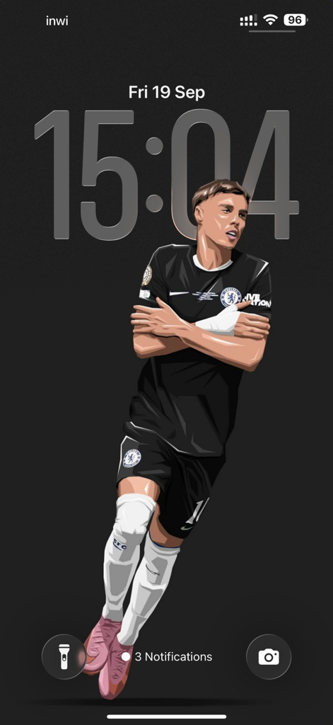 Ultimate Soccer Wallpapers Hub - Pantalla de bloqueo de iPhone con una ilustración estilizada del futbolista Cole Palmer en su celebración característica
