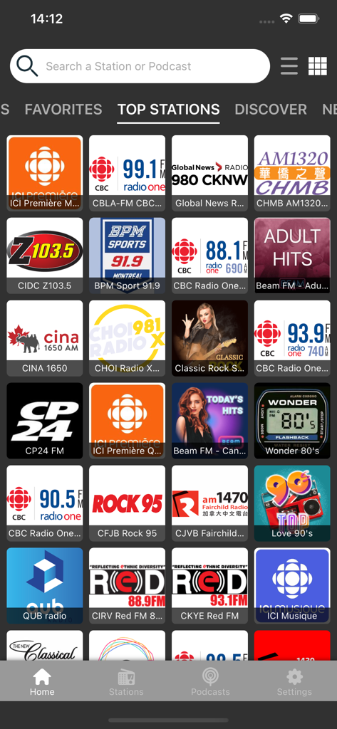 Radio Canada: Live AM FM Tuner - Una pantalla de cuadrícula con estaciones de radio canadienses populares como CBC y Global News en la aplicación Radio Canadá.