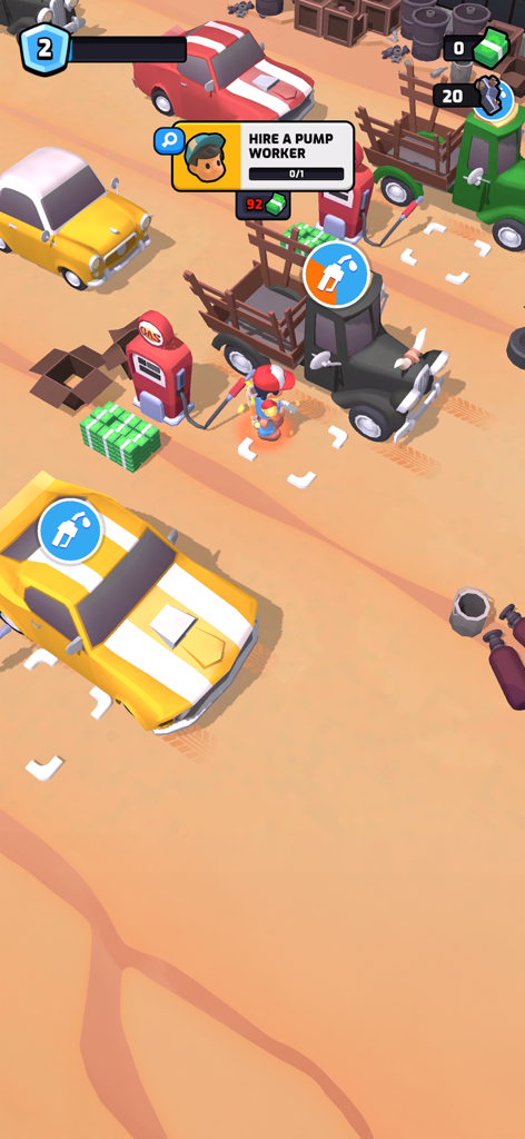 Vista cenital de un personaje repostando gasolina en un camión en un juego de magnate de gasolineras con temática desértica