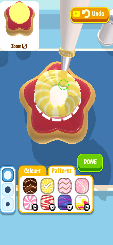 Bake it - Décoration d'une pâtisserie en forme d'étoile avec un glaçage rayé jaune dans le jeu mobile Bake it