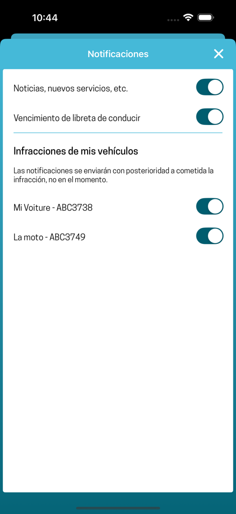 Notification settings screen in the SUCIVE app for managing driver license expiration and vehicle traffic fine alerts.