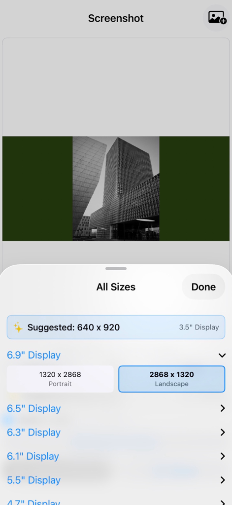 Interfaz de la aplicación ScreenshotResize mostrando una lista de resoluciones de pantalla de dispositivos Apple para redimensionar capturas de pantalla