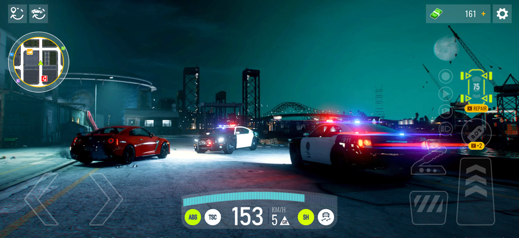 Driving Real Race City 3D - Une voiture de sport rouge poursuivie par deux voitures de police la nuit dans Driving Real Race City 3D