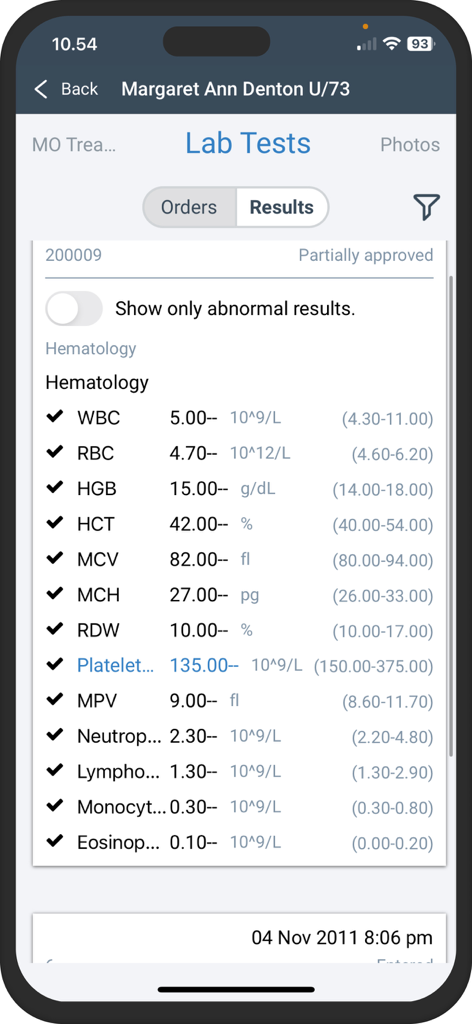 Interfaz de la aplicación móvil Aria Core que muestra los resultados de las pruebas de laboratorio de hematología del paciente