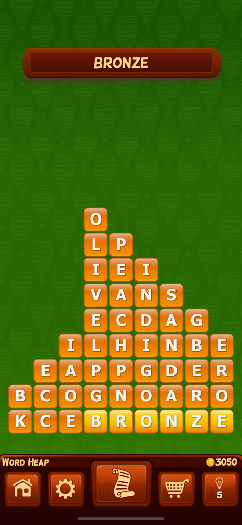 Une interface de jeu de puzzle de mots appelée Word Heap présentant une pyramide de tuiles de lettres avec le mot bronze mis en évidence.