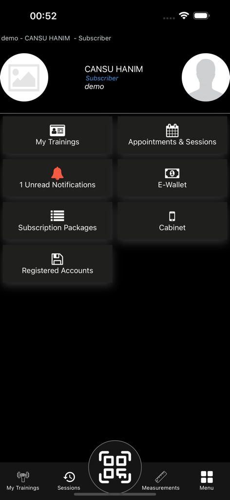 Oxygen Gym App - Oxygen Gym アプリの会員ダッシュボード画面。プロフィール情報と、トレーニングセッションや支払い用のメニューアイコンが表示されています