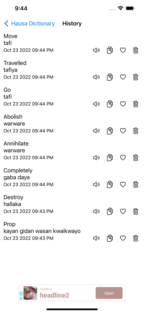 A tela de histórico do aplicativo Smart Hausa Dictionary mostrando uma lista de palavras inglesas pesquisadas recentemente com suas traduções Hausa e timestamps