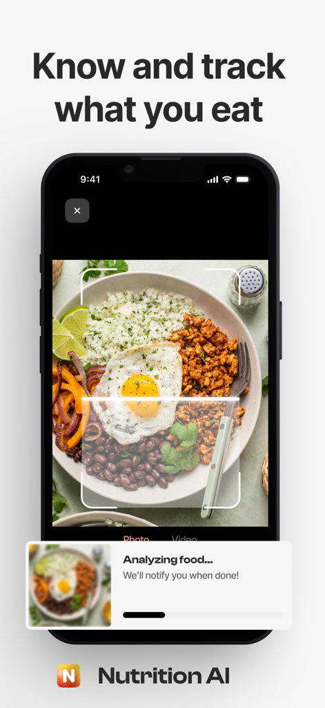 Nutrition AI 앱 인터페이스가 건강한 식사 사진을 스캔하여 즉각적인 칼로리 및 영양 추적 정보를 제공합니다.