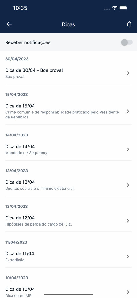 Oberfläche der OAB de Bolso-App, die eine Liste täglicher Lerntipps für Jurastudenten mit nach Datum geordneten juristischen Themen zeigt.