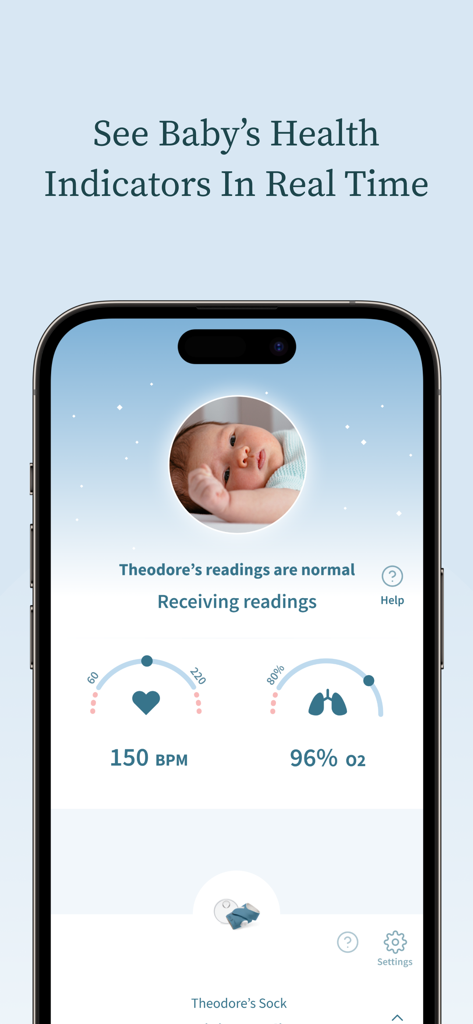 Owlet Care plus 앱 내에서 심박수 및 산소 포화도 수준을 포함한 실시간 아기 건강 지표를 표시하는 스마트폰 화면입니다.