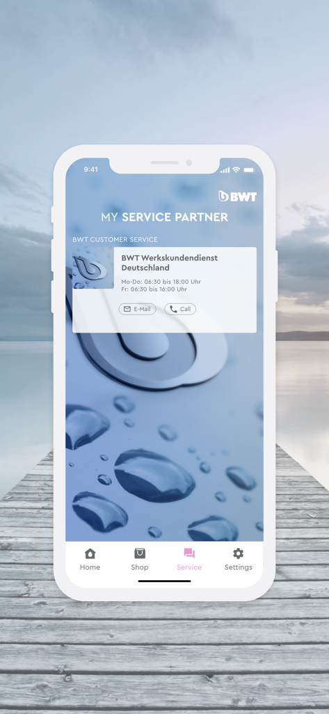 BWT Best Water Home - Una pantalla de smartphone que muestra la página de socio de servicio de la app BWT Best Water Home con opciones de contacto para soporte por correo electrónico y teléfono.