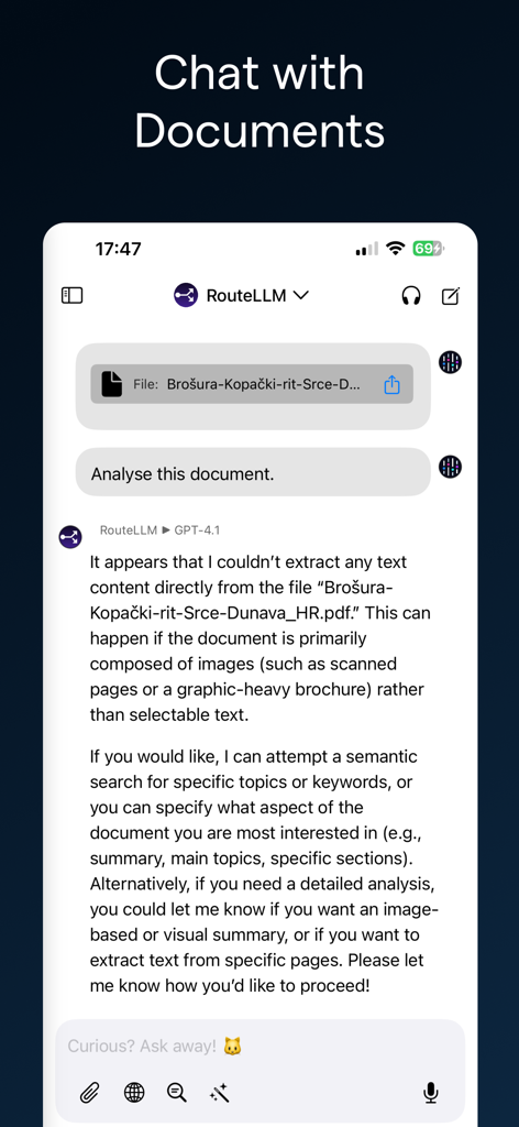ChatLLM: AI Assistant & Chat - Pantalla de la aplicación móvil ChatLLM que muestra la función de chat y análisis de documentos.