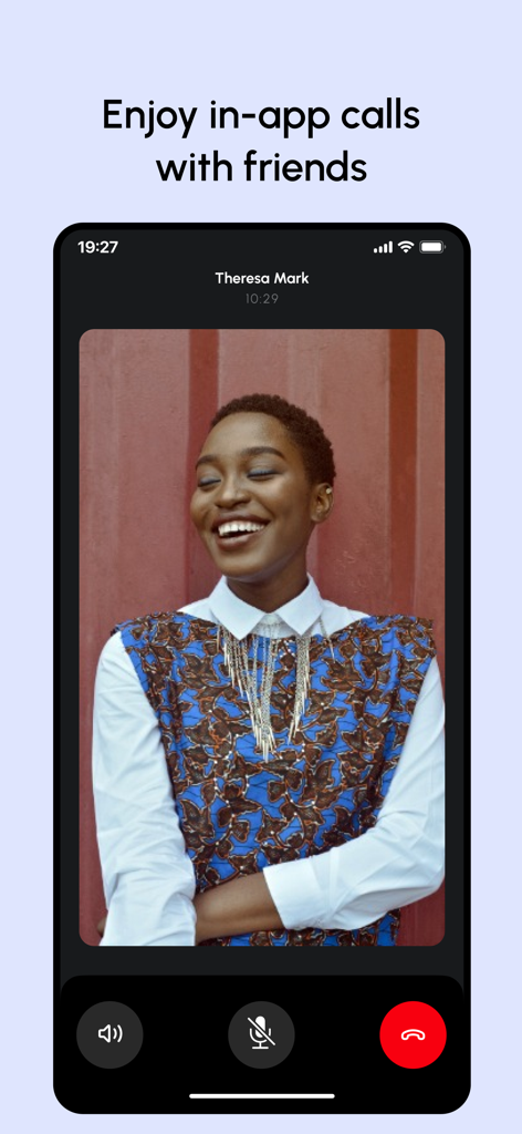 Creatlie - Interface of the Creatlie app showing a video call with a creative professional