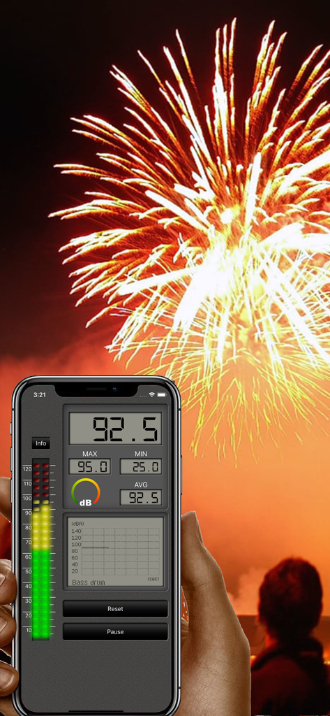 Un smartphone midiendo el nivel de sonido de fuegos artificiales usando la aplicación Decibel Metre.