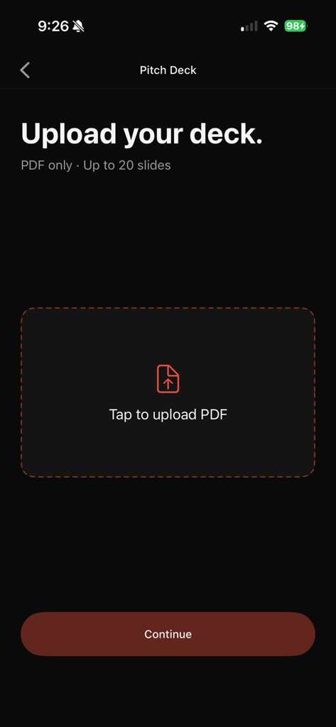Crit: AI Design Advisor - Captura de tela da tela de upload do pitch deck do aplicativo Crit mostrando uma área de upload de PDF e um botão continuar em um fundo escuro.