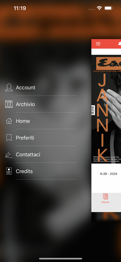 Menu di navigazione laterale dell'app mobile Esquire Italia che mostra opzioni di account e archivio in italiano.