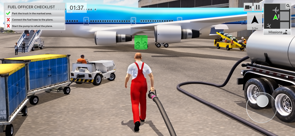 Airplane Pilot Airport Tycoon - Un miembro de la tripulación de tierra con uniforme rojo llevando una manguera de combustible a un gran avión azul y blanco en el asfalto.