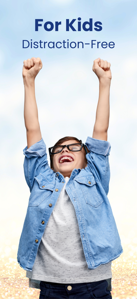 Learn Math For Kids PRO - Un niño feliz celebrando una experiencia de aprendizaje sin distracciones en la aplicación de matemáticas