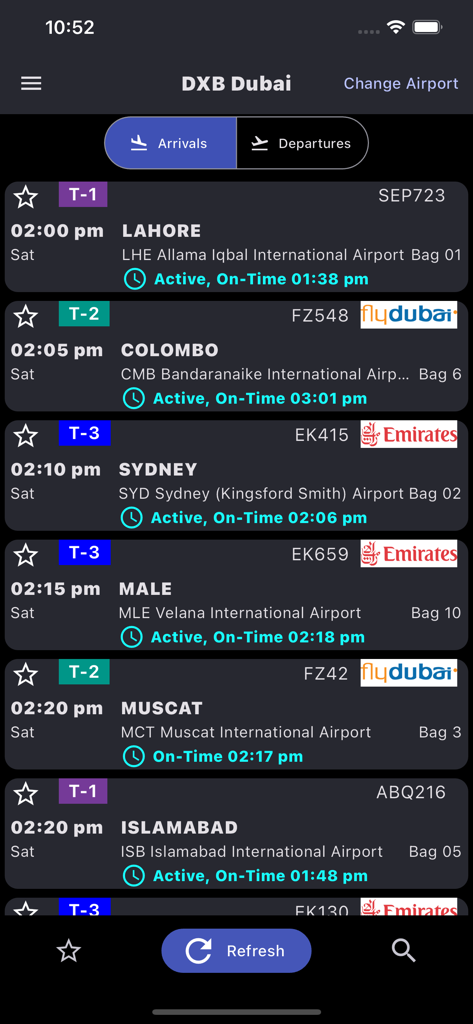 Dubai Airport: Flight Info - Elenco degli arrivi dei voli in tempo reale per l'Aeroporto di Dubai che mostra terminal e nastri bagagli.