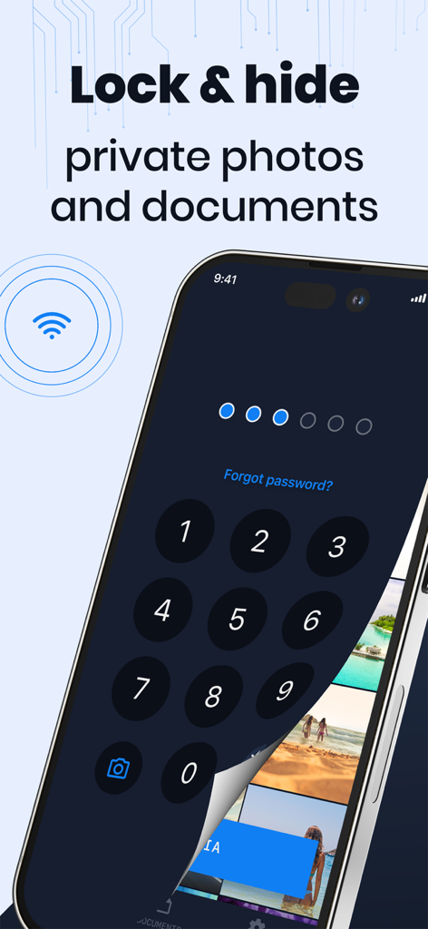 Photo Vault - SmartSafe - iPhone mostrando una pantalla segura de entrada de código PIN sobre una galería de fotos privada en la aplicación Photo Vault SmartSafe.