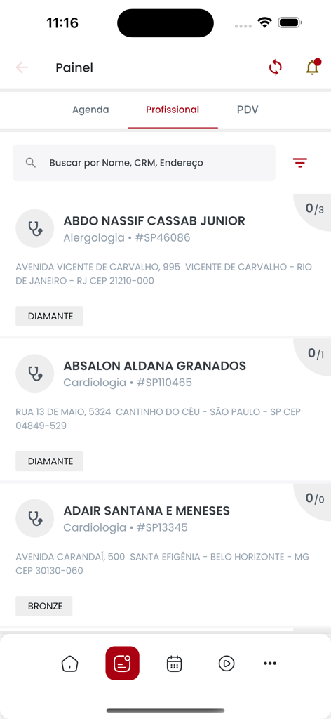 Interfaccia dell'app Sales Farma S3 che mostra un elenco di contatti di professionisti sanitari con specialità e dettagli dell'indirizzo