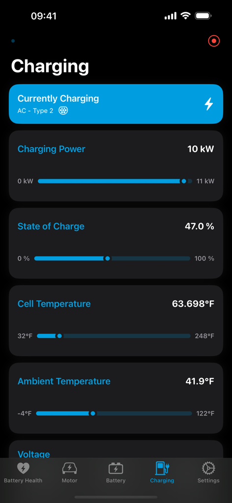 Real-time charging status dashboard in the EVScanner app showing charging power and battery temperature metrics.
