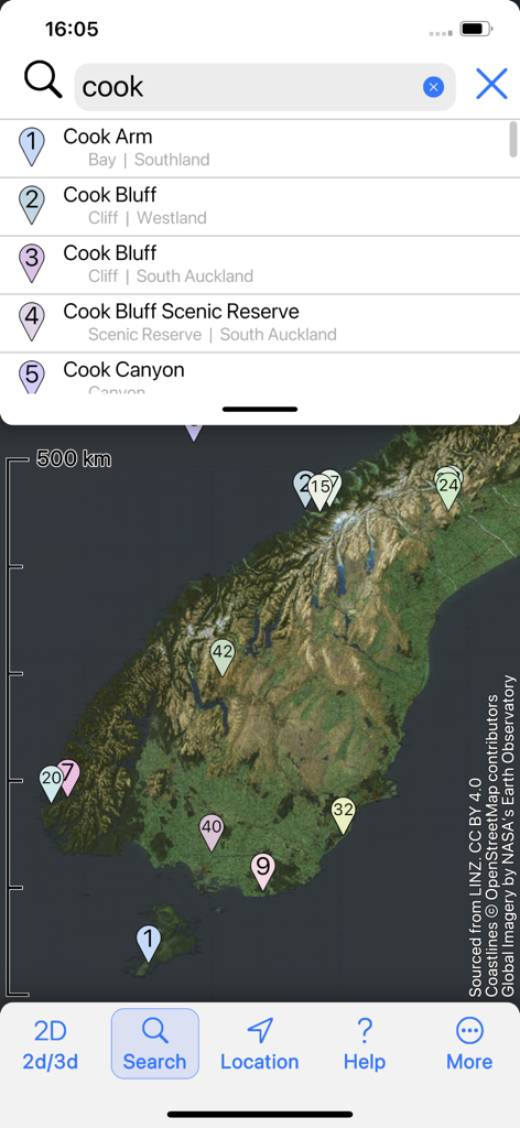 Uma interface de pesquisa dentro do aplicativo Mapa 3D Nova Zelândia mostrando resultados geográficos para Cook e marcadores de mapa em imagens de satélite