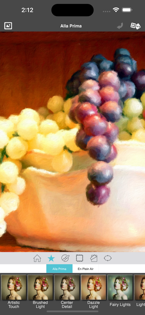 Artista Impresso - Interfaz de la aplicación Artista Impresso que muestra una foto de uvas transformada en una pintura impresionista con filtros artísticos