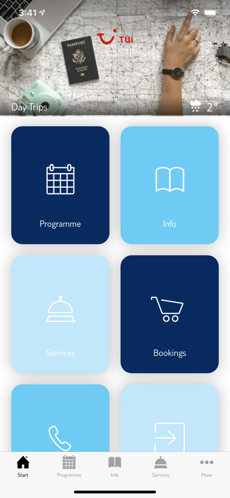 Interfaz de la aplicación TUI Santa Trips que muestra mosaicos de menú para información del programa, servicios y reservas.