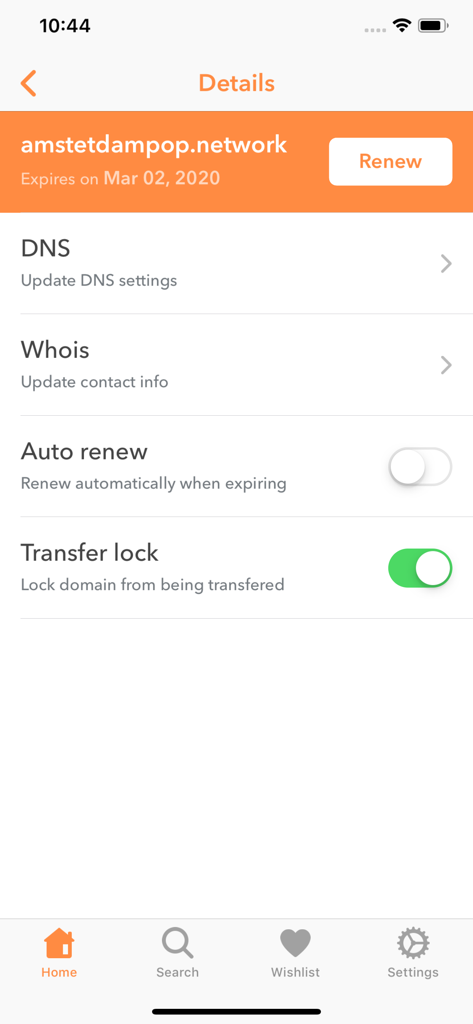 Pantalla de detalles de dominio de la aplicación Namecheap mostrando la configuración de DNS y las opciones de renovación
