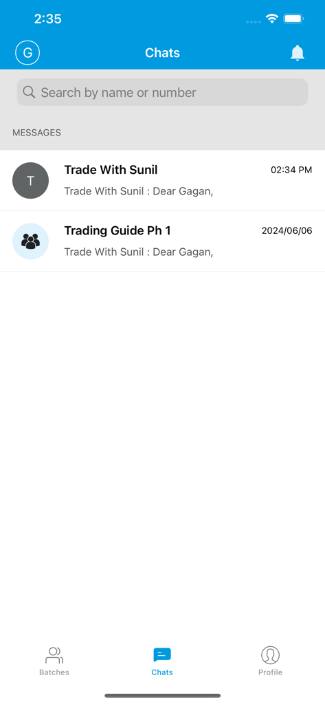 TRADE WITH SUNIL - L'interface de chat de l'application Trade with Sunil montrant les fils de discussion actifs et le support communautaire