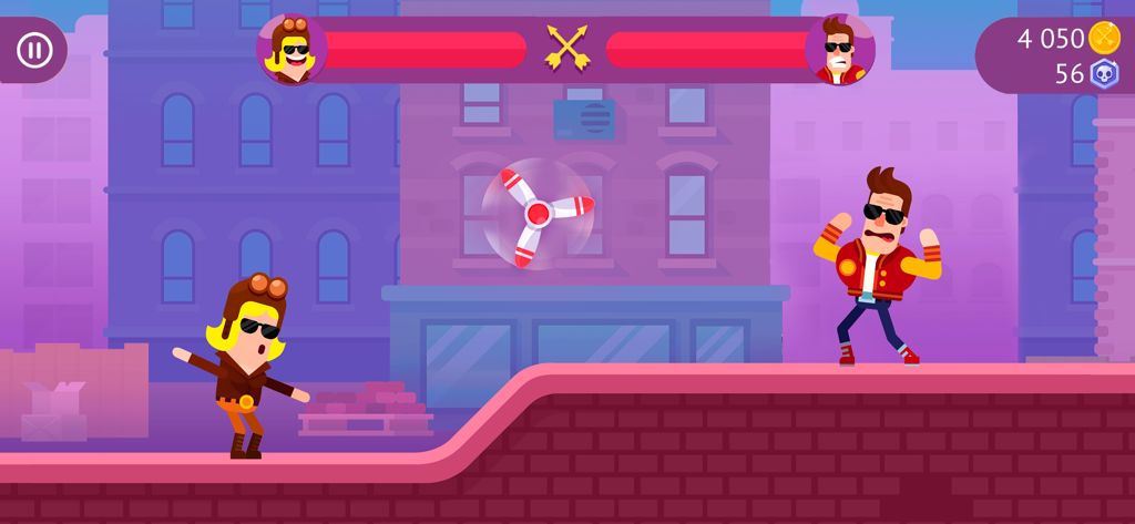 Dos personajes de dibujos animados participan en un duelo de proyectiles en un entorno urbano en Bowmasters