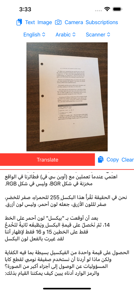 Interface do aplicativo Tradutor de Câmera traduzindo um documento impresso de inglês para árabe