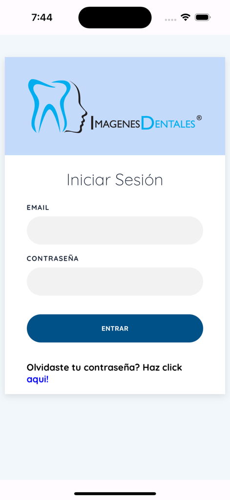 Pantalla de inicio de sesión de la aplicación Imágenes Dentales con campos de correo electrónico y contraseña con un logotipo de diente azul