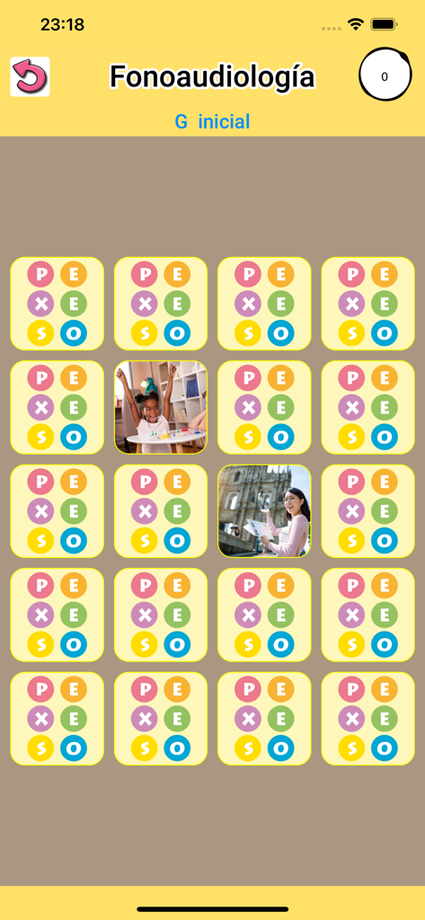 Fonoaudiología : ejercicios AR - Interface of a memory match game within the Fonoaudiologia app showing speech therapy exercises