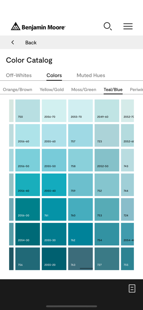 L'application Benjamin Moore Color Portfolio affichant une grille d'échantillons de peinture bleu sarcelle et bleu