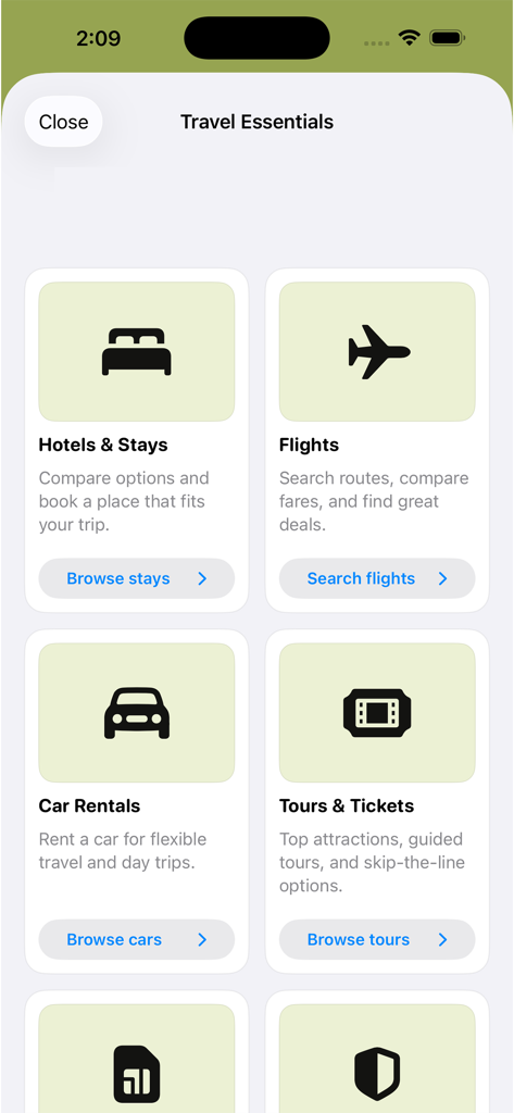 Pantalla de Elementos Esenciales de Viaje que muestra opciones de hoteles, vuelos, alquiler de coches y tours en la aplicación Amsterdam Subway Map.