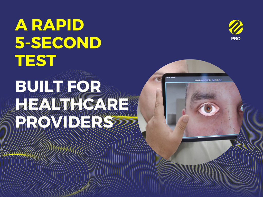 Reflex Pro - PLR Analyzer - Un profesional médico realizando una prueba pupilar rápida utilizando la aplicación Reflex Pro en un iPad.