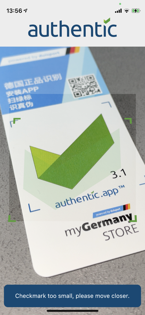 authentic.app - 진위 확인을 위해 authentic 앱을 사용하여 제품 라벨의 독점 코드를 스캔하는 중.