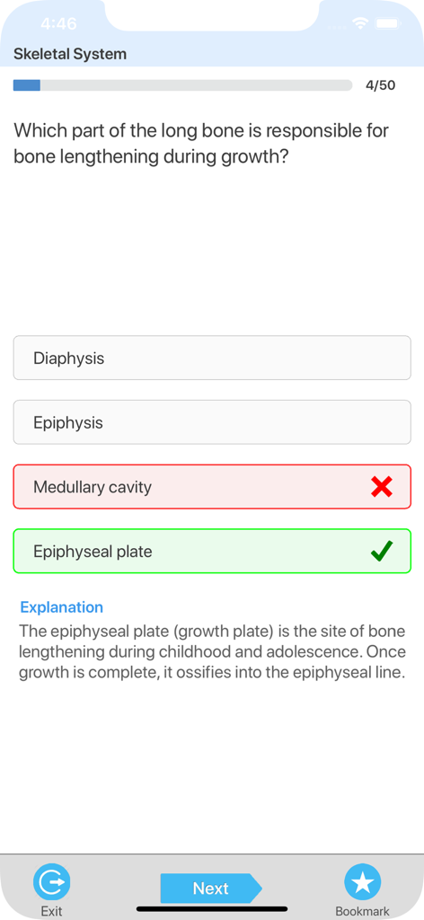 Interface de quiz de anatomia veterinária mostrando uma pergunta sobre o sistema esquelético com destaque da resposta correta e explicação detalhada.