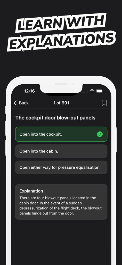 Una pantalla de cuestionario de la aplicación Boeing 737 Type Rating Prep que muestra una pregunta sobre los paneles de descompresión de la puerta de la cabina con una respuesta correcta y un cuadro de explicación detallado