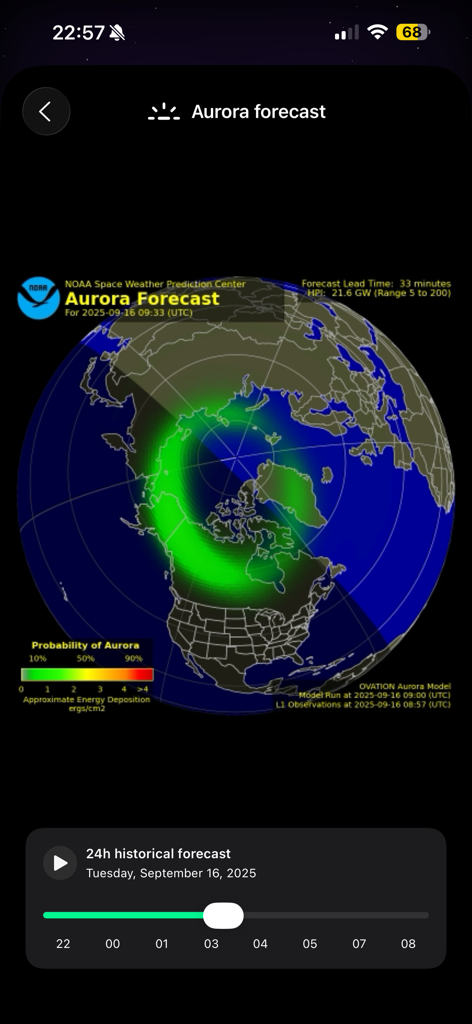 Borealis: Aurora Tracker - Mapa de pronóstico del rastreador de auroras Borealis que muestra la probabilidad de auroras boreales en el globo con un control deslizante histórico.