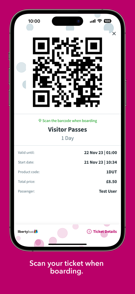 LibertyBus - LibertyBus 모바일 앱 화면에 탑승 시 스캔할 디지털 1일 방문자 패스와 QR 코드가 표시됨