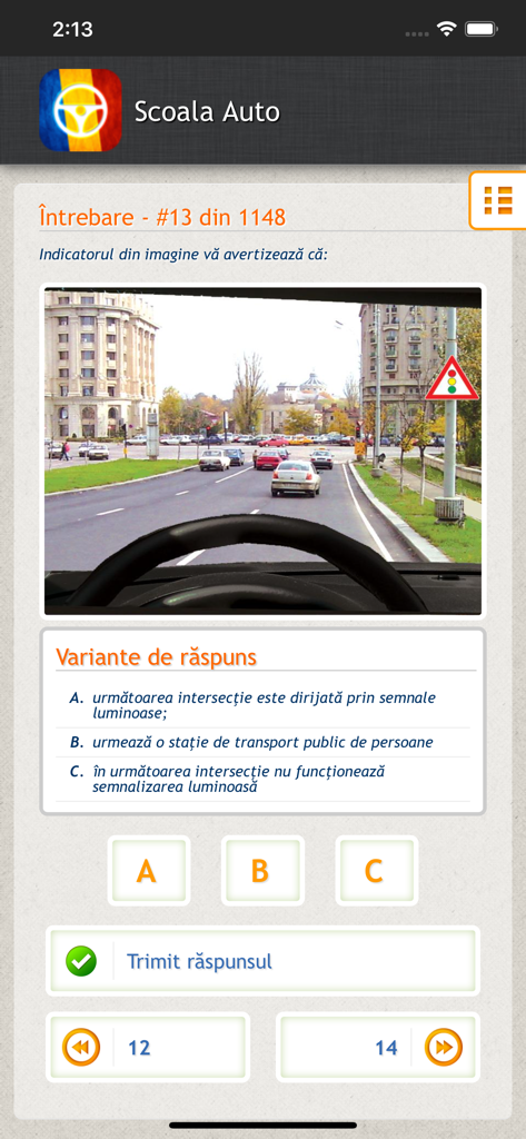 Scoala Auto, Chestionare auto - Scoala Auto app interface showing a Romanian driving theory test question with multiple choice options.