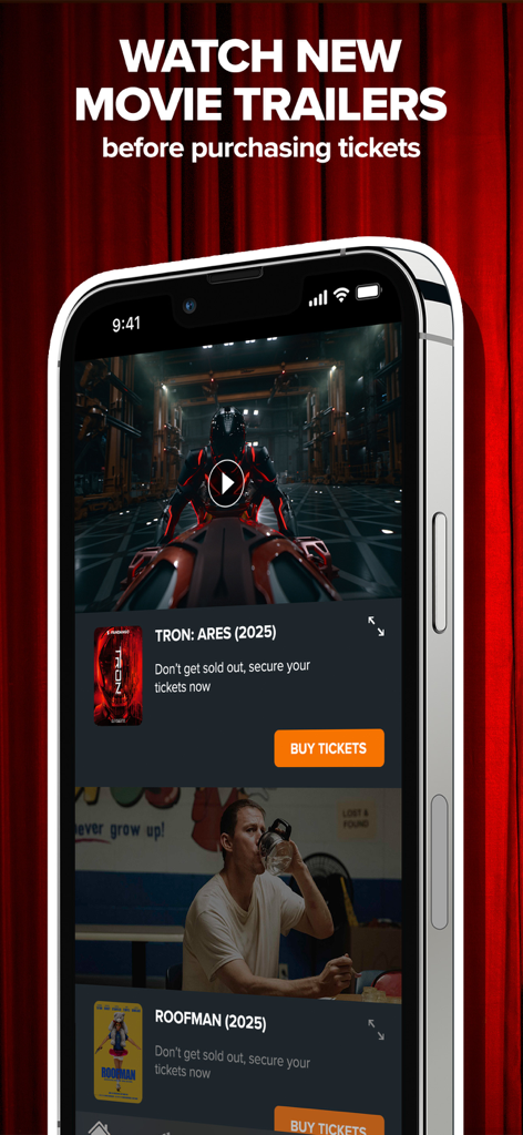 Fandango - Get Movie Tickets - Schermata di un telefono cellulare che mostra l'app Fandango con trailer di film per Tron Ares e Roofman con opzioni per acquistare biglietti