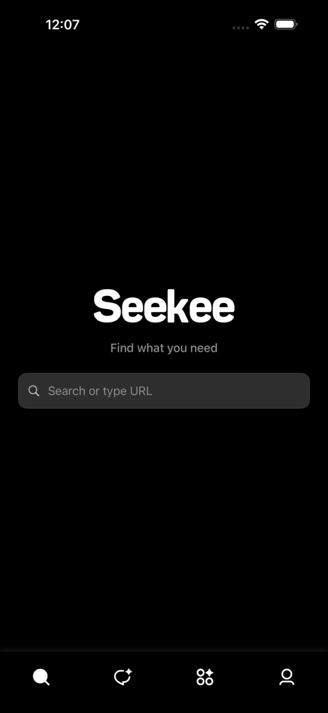 Seekee AI ChatBot - Pantalla de inicio de Seekee AI ChatBot con una barra de búsqueda y el lema Encuentra lo que necesitas sobre un fondo negro.