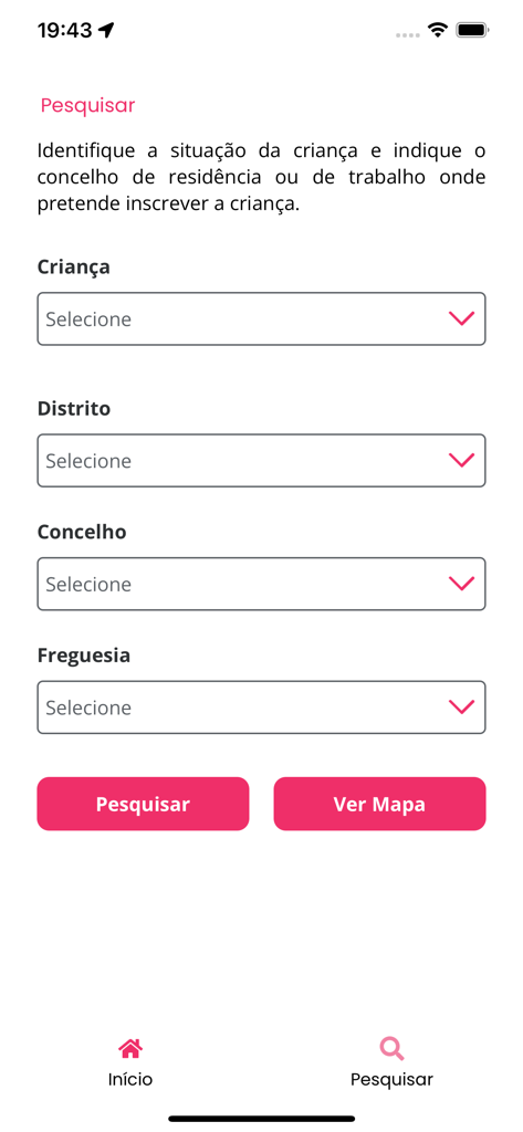 Creche Feliz - Ecrã de pesquisa da aplicação Creche Feliz com menus suspensos para selecionar distrito e concelho para encontrar vagas em creches gratuitas