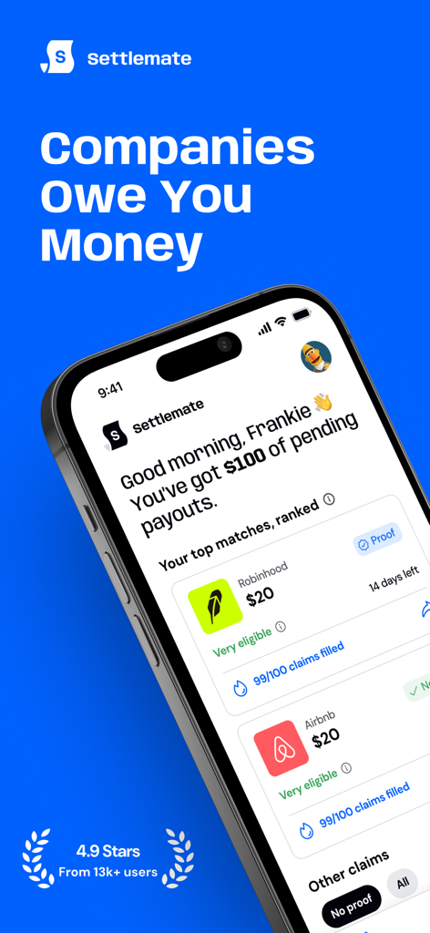 Settlemate: Class Actions - Settlemateアプリのインターフェースと、RobinhoodやAirbnbなどのブランドからの保留中のクラスアクション訴訟の和解金支払いを示す携帯電話