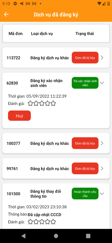 Un écran de l'application myFPL affichant une liste des demandes de services étudiants enregistrés avec des indicateurs de statut.
